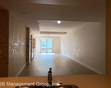 1310 Nw Naito Parkway Unit 806 - Photo Thumbnail 9