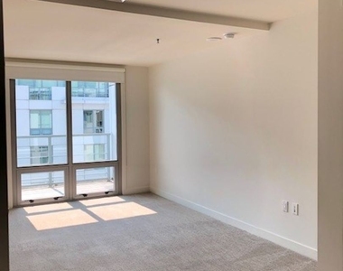 1310 Nw Naito Parkway Unit 806 - Photo Thumbnail 18