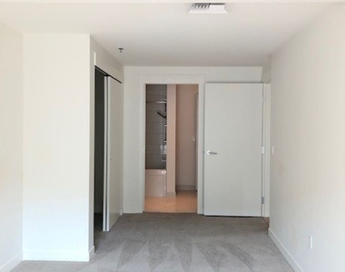 1310 Nw Naito Parkway Unit 806 - Photo Thumbnail 19