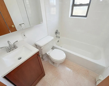 29 7th Avenue South - Photo Thumbnail 5
