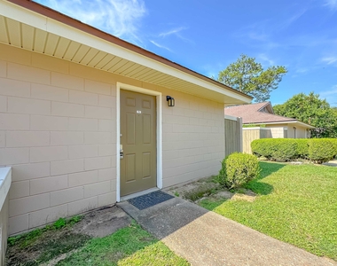 2241 W Pensacola Street - Photo Thumbnail 35