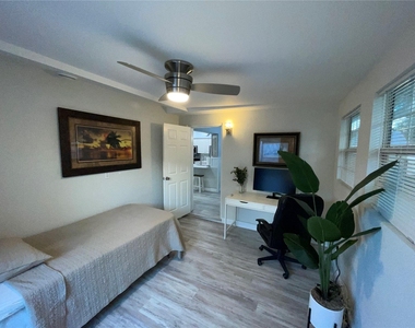 2227 Rose Lane - Photo Thumbnail 11