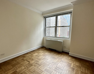 8th Avenue - Photo Thumbnail 9