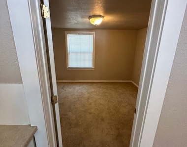 2602 W Regan Ave - Photo Thumbnail 8