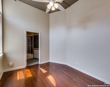 245 Losoya St - Photo Thumbnail 7