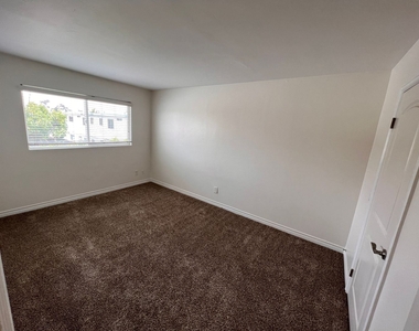 1340 Holly Ave Unit 12 - Photo Thumbnail 12