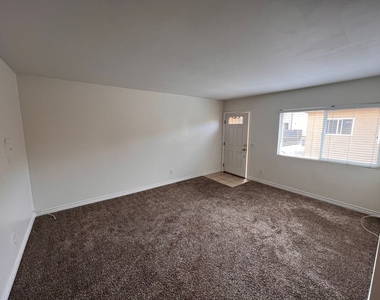 1340 Holly Ave Unit 12 - Photo Thumbnail 7