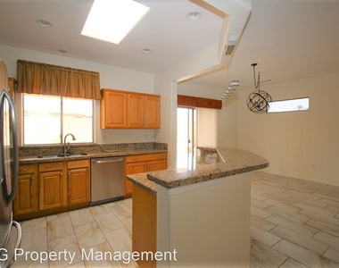 19176 N Tamarisk Flower Way - Photo Thumbnail 4