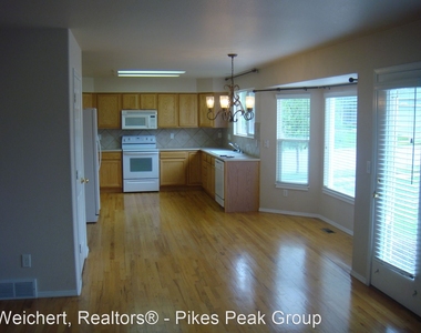 3163 Greenmoor Court - Photo Thumbnail 3