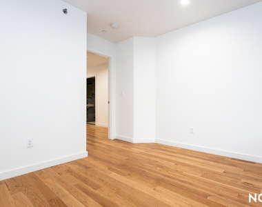 163 Roebling Street - Photo Thumbnail 8