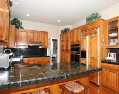 5770 Vitero Way - Photo Thumbnail 3