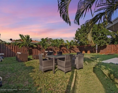 7532 Hispanola Ave - Photo Thumbnail 14