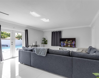 10310 Sw 43rd St - Photo Thumbnail 12