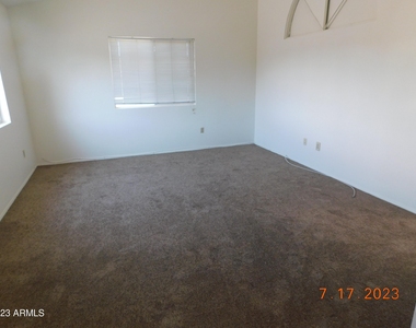 8119 W Desert Cove Avenue - Photo Thumbnail 11