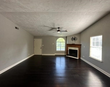 4187 Red Oak Drive - Photo Thumbnail 3