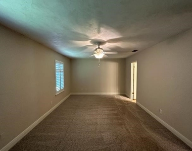 4187 Red Oak Drive - Photo Thumbnail 8