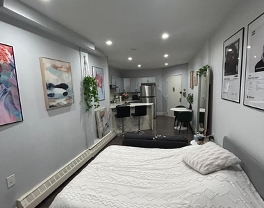 952 Bergen Street - Photo Thumbnail 4