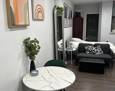 952 Bergen Street - Photo Thumbnail 3