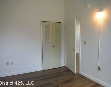 425 Glen Street - Photo Thumbnail 12