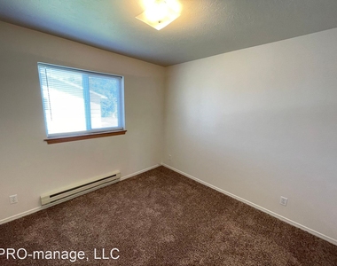 2185 Stace St. - Photo Thumbnail 9