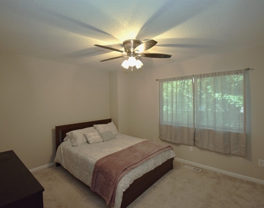 7125 Sandy Creek Drive - Photo Thumbnail 9