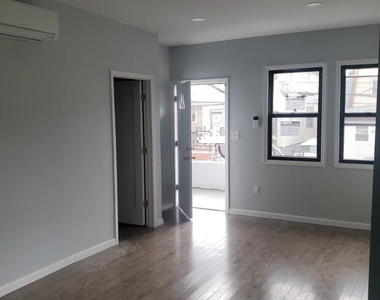 7221 Burchell Avenue - Photo Thumbnail 4