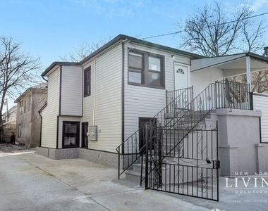 7221 Burchell Avenue - Photo Thumbnail 5