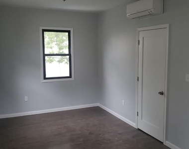 7221 Burchell Avenue - Photo Thumbnail 3