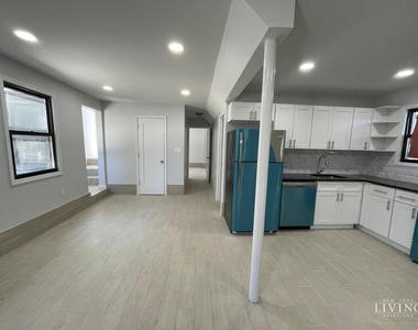 7221 Burchell Avenue - Photo Thumbnail 8