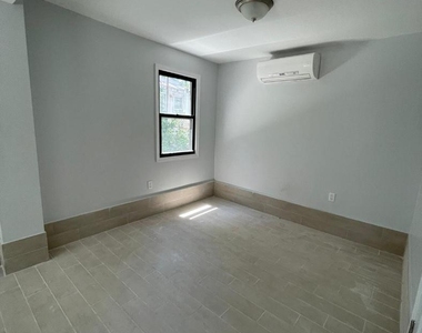 7221 Burchell Avenue - Photo Thumbnail 11
