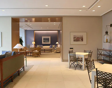 West 38th Street - Photo Thumbnail 7