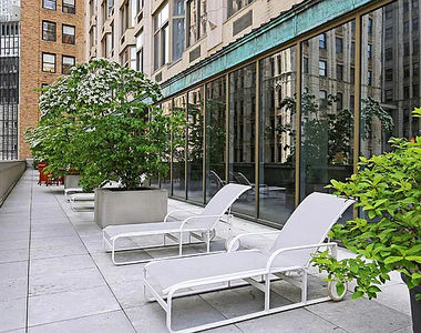 West 38th Street - Photo Thumbnail 3