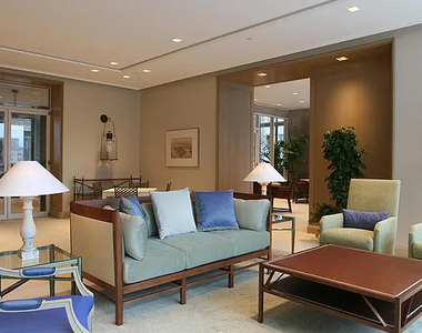 West 38th Street - Photo Thumbnail 9
