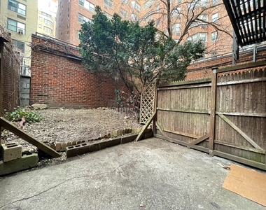 East 76th Street - Photo Thumbnail 5