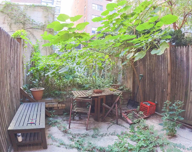 East 76th Street - Photo Thumbnail 4
