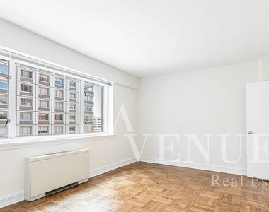 East 71st Street - Photo Thumbnail 2