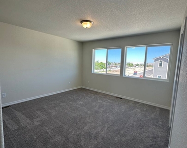 2935 Silver Hawk Ave - Photo Thumbnail 12