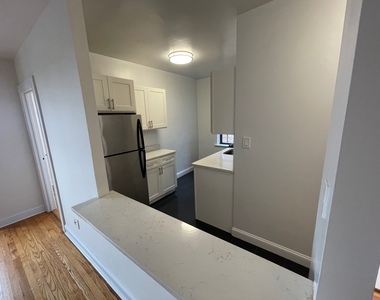 141-30 Pershing Crescent - Photo Thumbnail 4