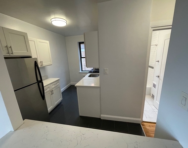 141-30 Pershing Crescent - Photo Thumbnail 5