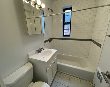 141-30 Pershing Crescent - Photo Thumbnail 7