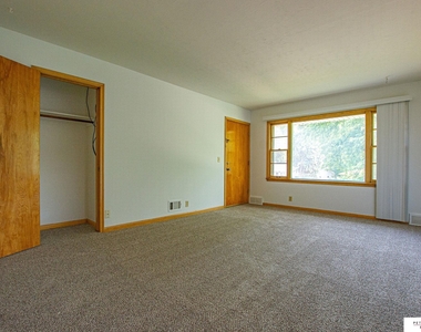 3328 S 82 Avenue - Photo Thumbnail 2