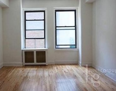 East 45th Street And Lexington Avenue - Photo Thumbnail 1