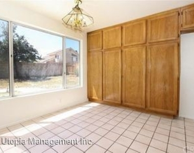 3234 Rollingridge Ave - Photo Thumbnail 7