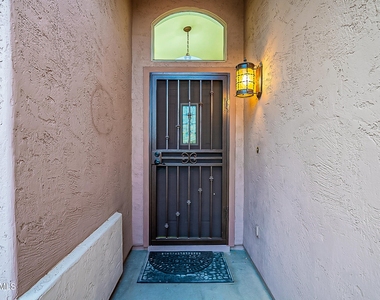 3115 E Desert Lane - Photo Thumbnail 9