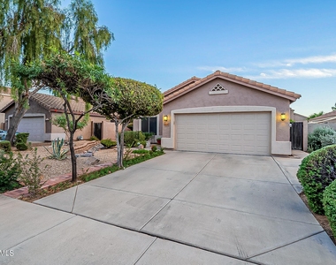 3115 E Desert Lane - Photo Thumbnail 0