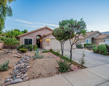 3115 E Desert Lane - Photo Thumbnail 6