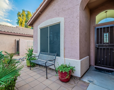 3115 E Desert Lane - Photo Thumbnail 8