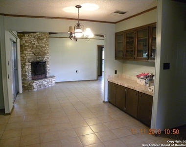 109 Cibolo Oak Ln - Photo Thumbnail 5