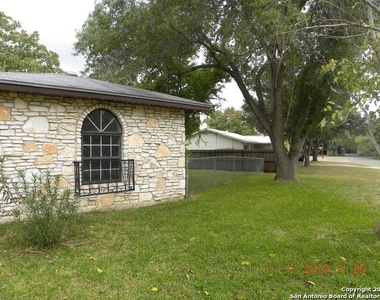 109 Cibolo Oak Ln - Photo Thumbnail 7