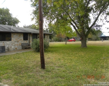 109 Cibolo Oak Ln - Photo Thumbnail 6